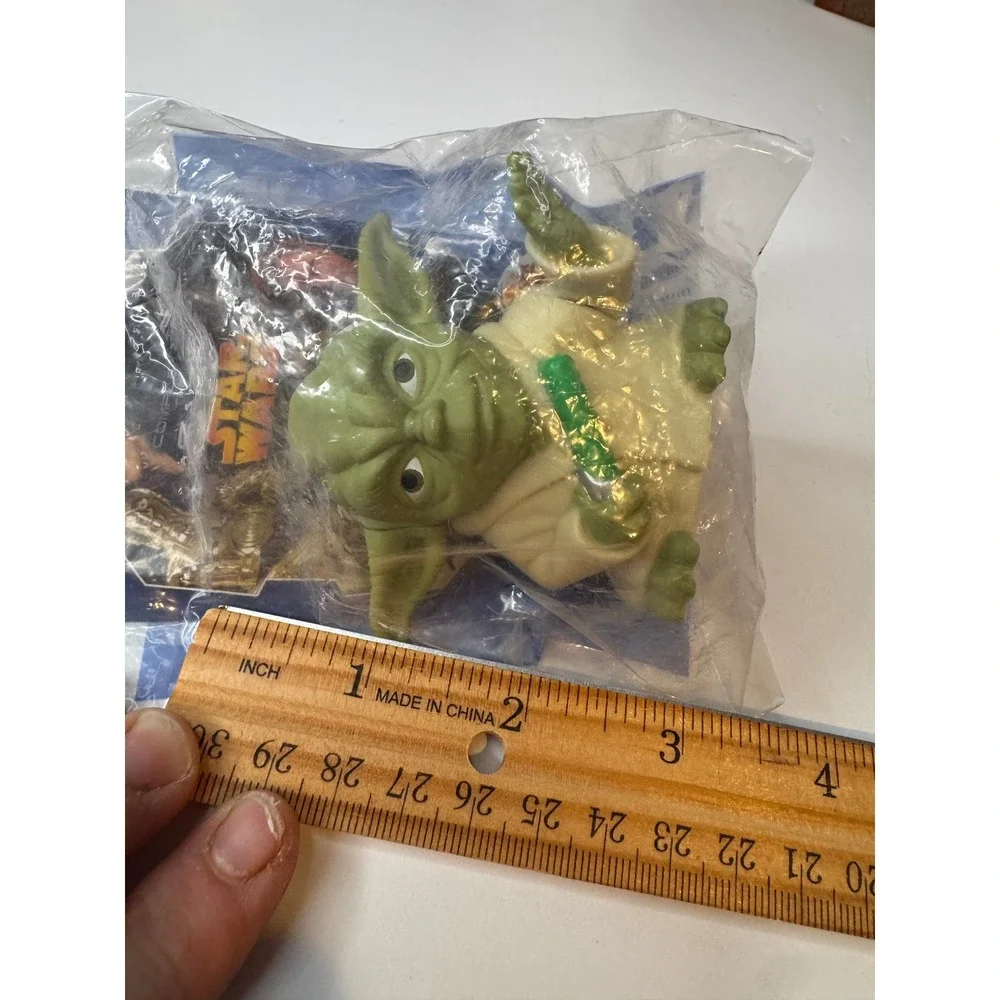 New Sealed Vintage 2005 Star Wars Yoda Magic 8 Ball Burger King Toy